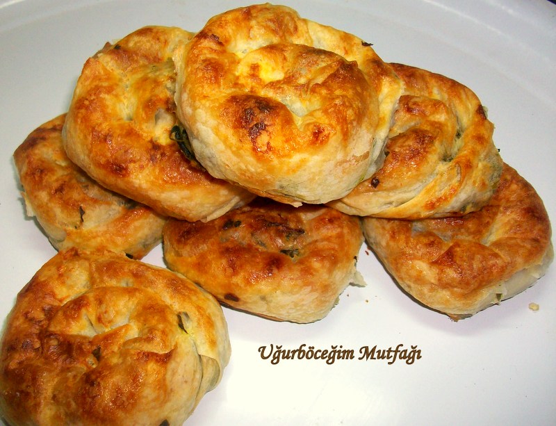 hazır yufkadan ıspanaklı gül börek